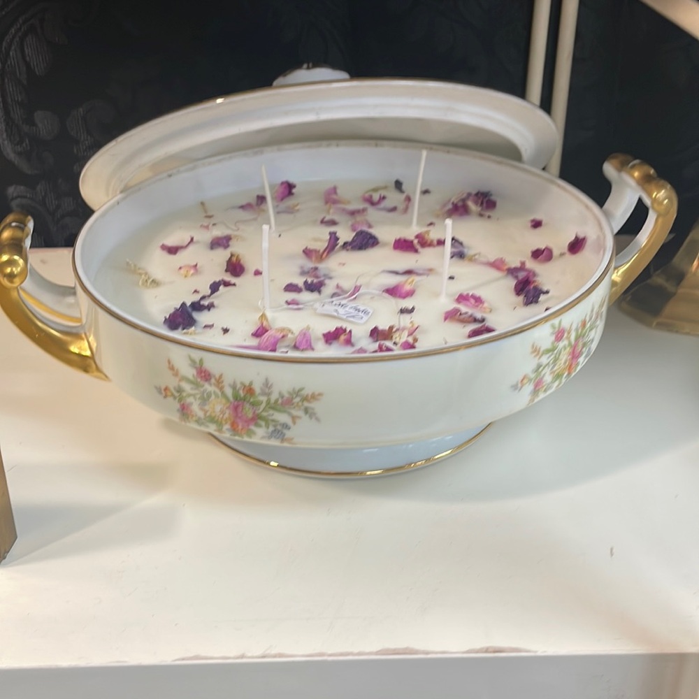 Vintage Noritake soup tureen had poured soy scented wax